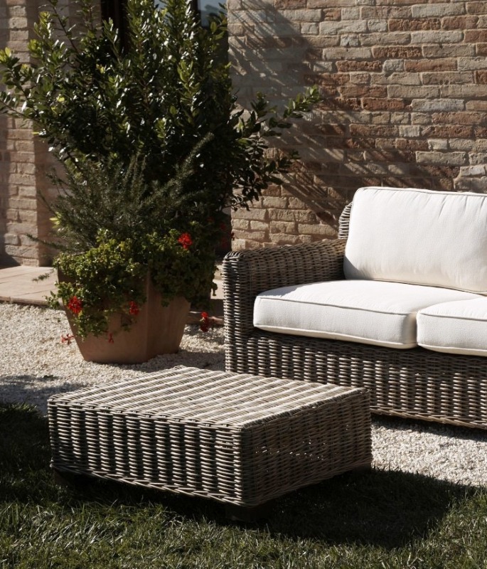 Artikel Kaffeetisch aus Rattan (mit Kissen) - Beni - Wohnen Mediterran mit Rattanmöbel und Flechtmöbel in Glonn bei München - Bayern